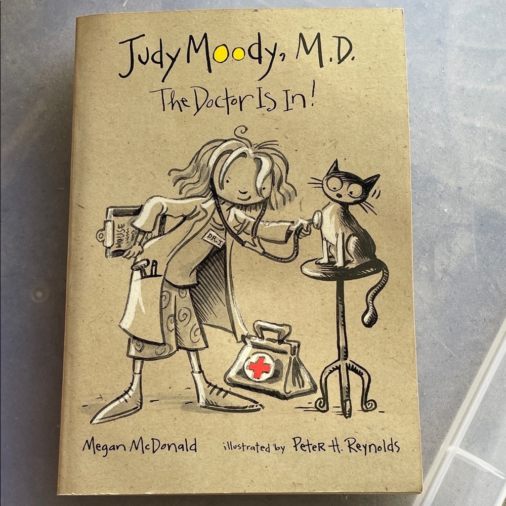 Judy Moody M.D. Book - Picture 1 of 5
